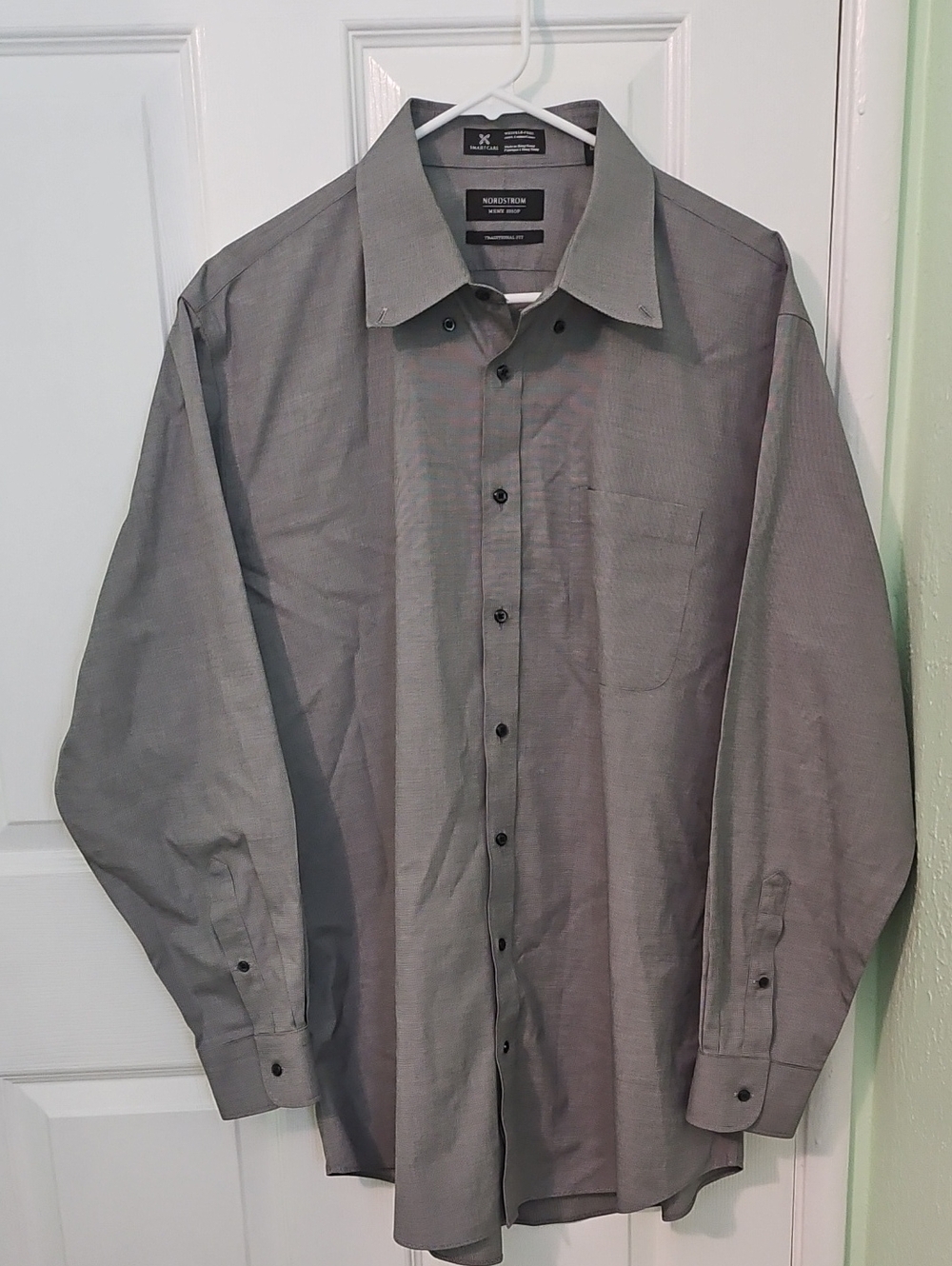 Men’s Traditional Fit Smart Care Wrinkle-Free Button Down Dress Shirt Gray 17/34